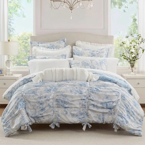 Elegant Blue and White Twin/Twin XL Comforter Toile Floral - Picture 2 of 4
